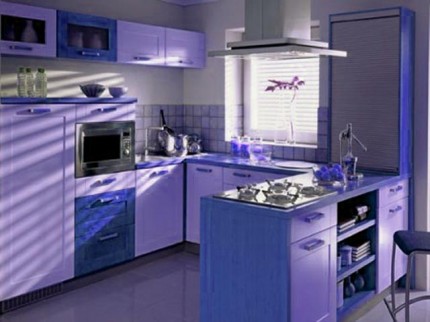 كورنر المطبخ بجانب النافذة الصورة الحقيقية للمطابخ الزاوية في الداخل مطبخ تصميم مصمم مع اثنين من النوافذ